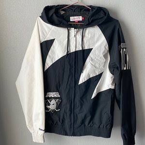 Mitchell Ness Sharktooth Jacket Mighty Ducks Anaheim Black White Unisex